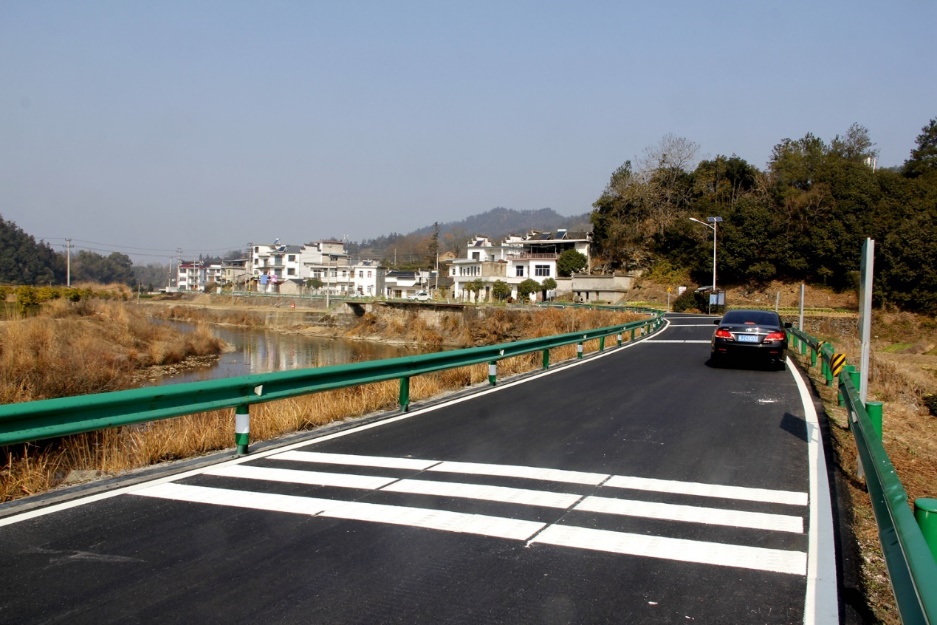 ����ʡ�݌��h�r(n��ng)�幫·�����L�����D