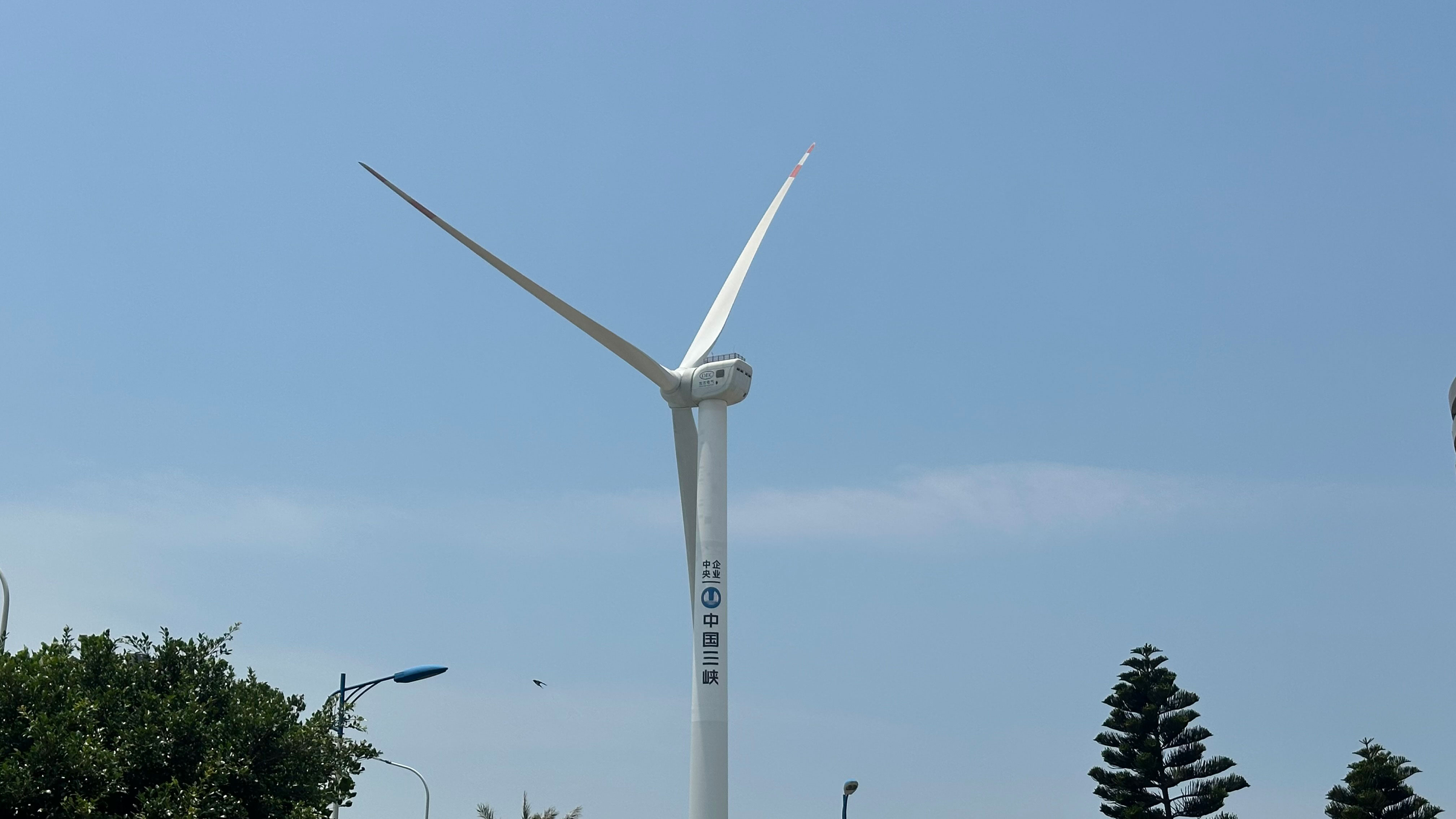 福建三峽海上風(fēng)電國際產(chǎn)業(yè)園風(fēng)機(jī)。人民網(wǎng)記者 王紹紹攝