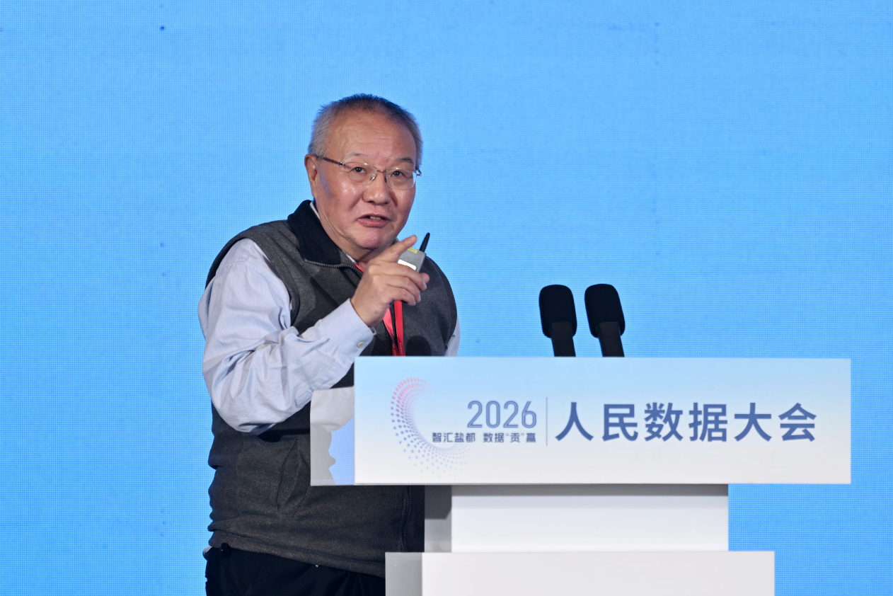上海市人工智能戰(zhàn)略咨詢專家委員會榮譽委員、上海交大講席教授、香港中文大學(xué)榮譽教授、歐洲科學(xué)院院士徐雷。人民網(wǎng)記者 翁奇羽攝